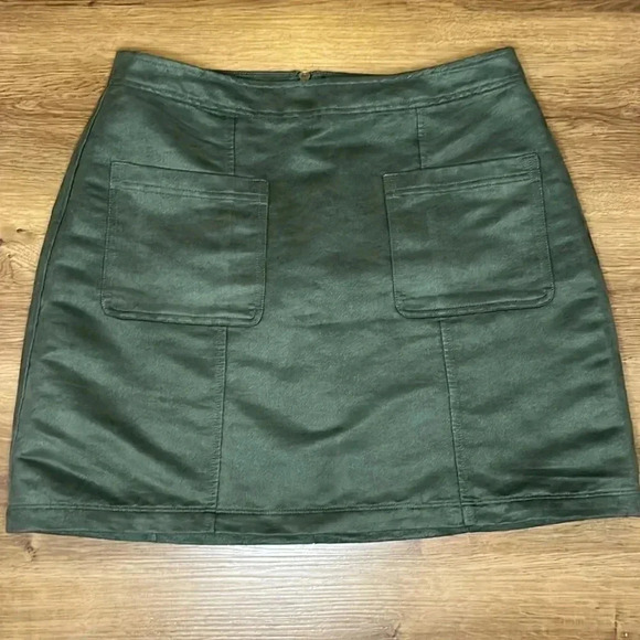 Old Navy Royal Pine Green Suede Mini Skirt Women’s 12 - Picture 1 of 9